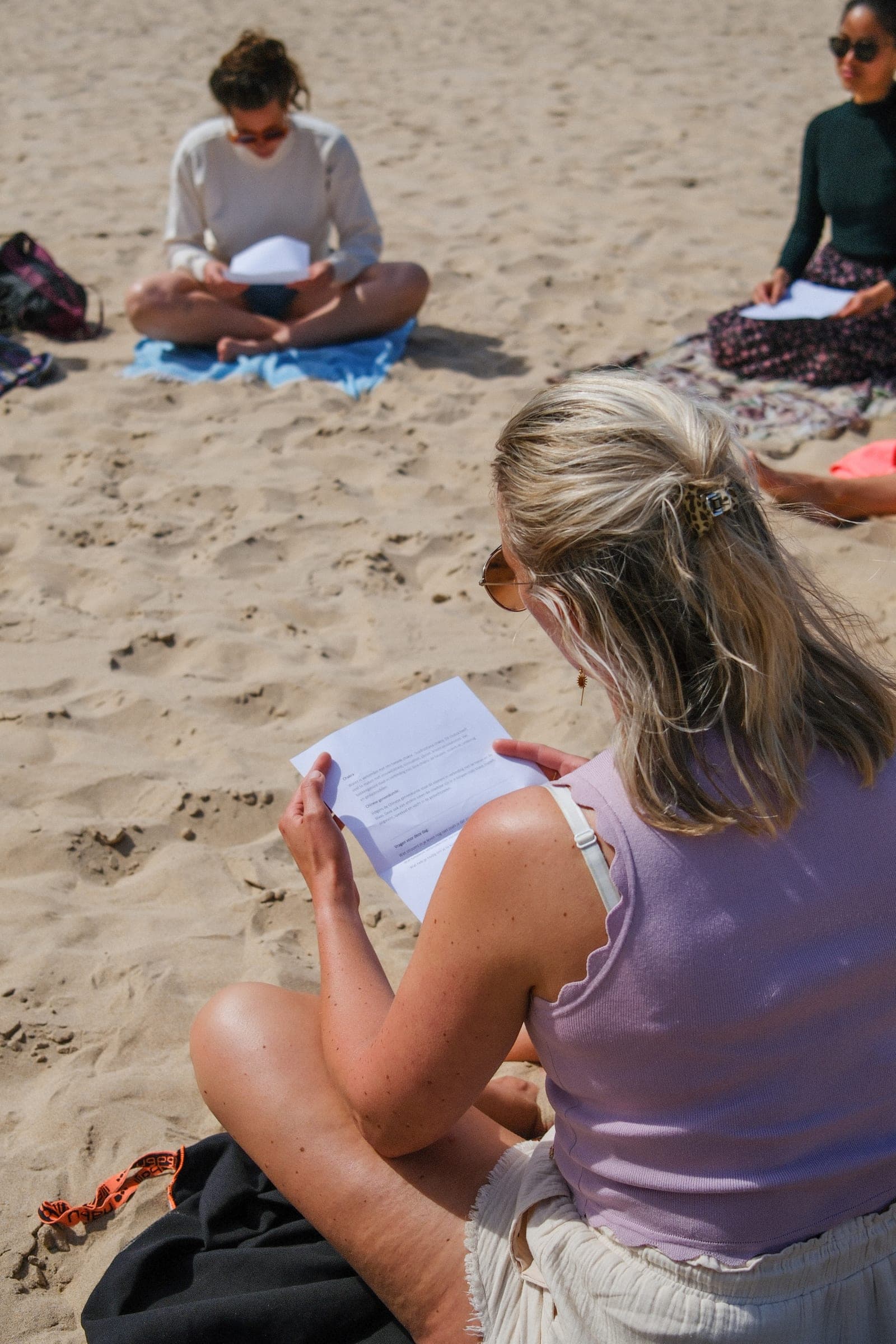 Rustig schrijven op het strand
